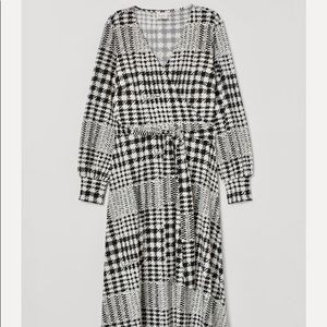 H&M Crêped Wrap-front Dress Black and White/Houndstooth (S)